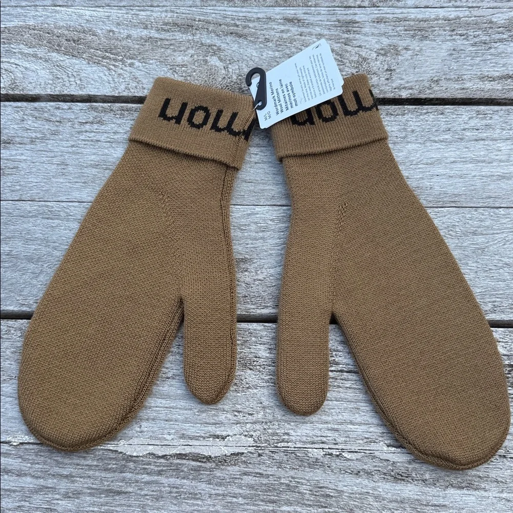 Lululemon Wordmark Merino Wool Mittens‎ camel/ black size Medium/ Large NWT